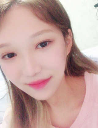 스프링풀 로얄 허니에센스미스트 — 4.83점을 준 리뷰어가 2018년 4월 올린 사용 사진