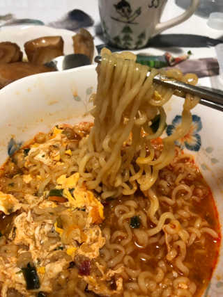 라면 그대로가 제일 맛있는 더엄마라면 — 4.5점을 준 리뷰어가 2019년 6월 올린 사용 사진