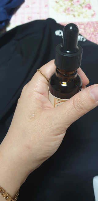 [스킨큐어] 산다화 비타민C 화이트닝 에센스 30ml — 4점을 준 리뷰어가 2019년 7월 올린 사용 사진
