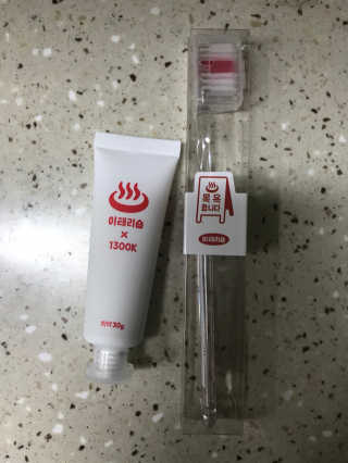 이태리숍 덴탈케어_치약 칫솔 — 5점을 준 리뷰어가 2018년 4월 올린 사용 사진