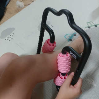 뭅뭅 바디핏레그롤러 종아리 허벅지 하체 마사지기 — 3.5점을 준 리뷰어가 2019년 9월 올린 사용 사진