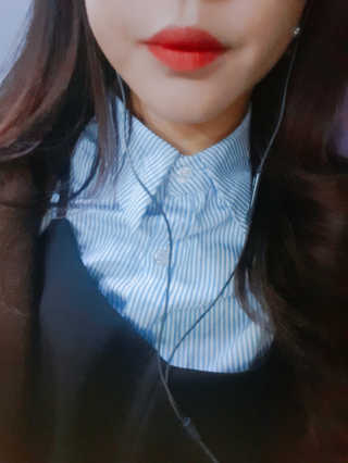 터치인솔 프리티필터 쉬폰 벨벳 립틴트 — 3.5점을 준 리뷰어가 2018년 10월 올린 사용 사진