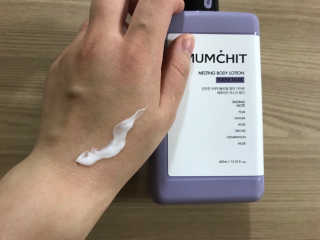 멈칫(MUMCHIT) 멜팅 바디로션 — 3.5점을 준 리뷰어가 2018년 12월 올린 사용 사진
