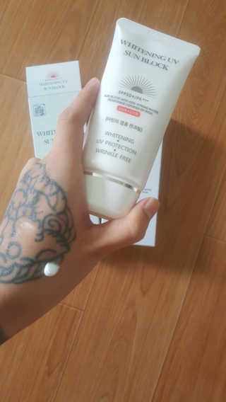 지고트 화이트닝 유브이 썬블럭 크림 70ml,1+1 — 5점을 준 리뷰어가 2019년 7월 올린 사용 사진