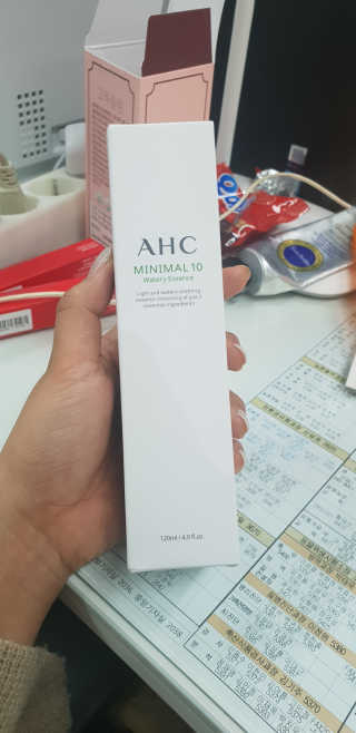 AHC 에이 에이치 씨 미니멀 10 워터리 에센스 — 5점을 준 리뷰어가 2018년 11월 올린 사용 사진
