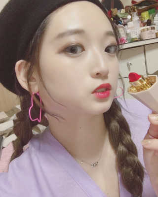 아가타 [AGATHA] 프리미에르 립스틱 — 4.67점을 준 리뷰어가 2018년 5월 올린 사용 사진