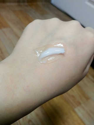 최윤하스텔라 최윤하 만물상 올인원 만능크림 — 3.83점을 준 리뷰어가 2018년 10월 올린 사용 사진
