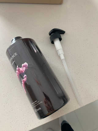 프로방스 바이올렛 퍼퓸 샴푸 1000ml 업그레이드 — 5점을 준 리뷰어가 2019년 6월 올린 사용 사진