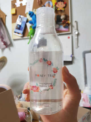 Honey Trap 허니트랩 로즈 퓨리파잉 클렌징 워터 — 4.67점을 준 리뷰어가 2018년 1월 올린 사용 사진