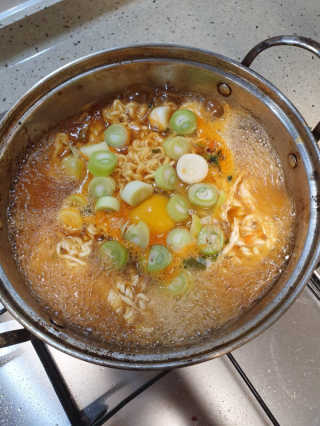 라면 그대로가 제일 맛있는 더엄마라면 — 5점을 준 리뷰어가 2019년 7월 올린 사용 사진