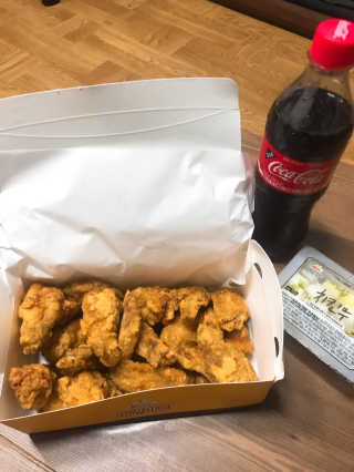 [치킨마루]-  빠사칸윙봉현미 + 콜라 500ml — 4.5점을 준 리뷰어가 2019년 7월 올린 사용 사진