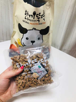 [펫토리아] 맛도 영양도 BEST 한끼뚝딱 강아지 사료 — 5점을 준 리뷰어가 2019년 4월 올린 사용 사진