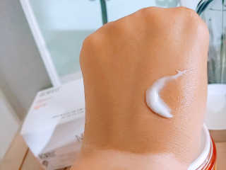 아크웰 아쿠아 클리니티 수분크림 — 5점을 준 리뷰어가 2018년 10월 올린 사용 사진