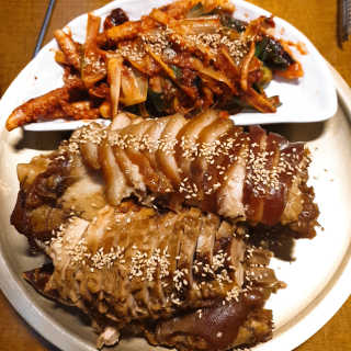 [동네맛집족발] 4개 족발 중 택1 — 4.5점을 준 리뷰어가 2020년 1월 올린 사용 사진