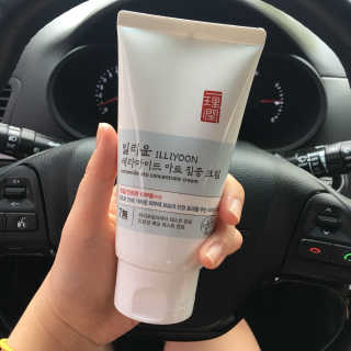 일리윤 세라마이드 아토 집중 크림 — 5점을 준 리뷰어가 2017년 10월 올린 사용 사진
