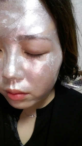 셀레뷰 슈퍼 글램 엑스폴리에이팅 마스크 — 3.5점을 준 리뷰어가 2017년 7월 올린 사용 사진