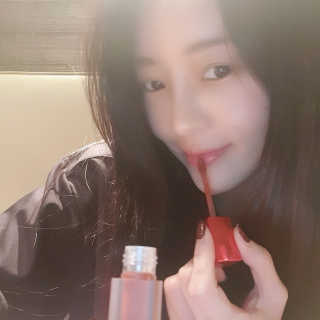 [블랙루즈] 에어 핏 벨벳틴트 시즌1 7종 중 택1+랜덤1 — 5점을 준 리뷰어가 2018년 11월 올린 사용 사진