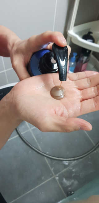 다슈코리아 다슈 단백질 한방 두피 골드 샴푸 500ml +샴푸브러쉬 — 5점을 준 리뷰어가 2020년 1월 올린 사용 사진