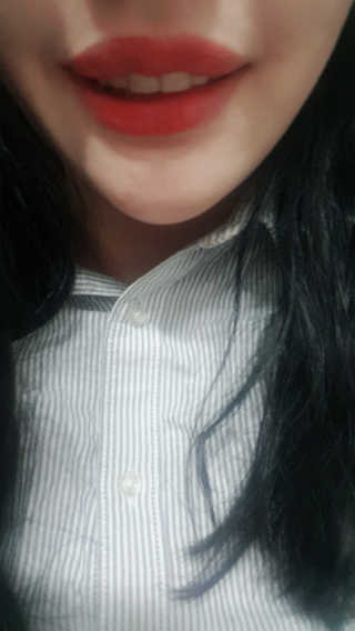 터치인솔 메탈리스트 리퀴드 포일 립스틱 5종 — 4점을 준 리뷰어가 2018년 3월 올린 사용 사진