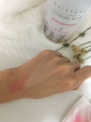 신소라 코스메틱 SINSOLA COSMETIC 신소라 모이스춰 클렌징 워터 — 5점을 준 리뷰어가 2017년 11월 올린 사용 사진