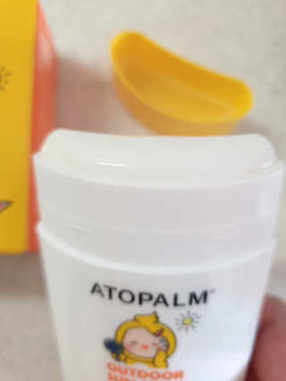 아토팜 야외놀이 선스틱 SPF50+ PA++++ — 4점을 준 리뷰어가 2020년 3월 올린 사용 사진