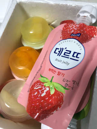 데르뜨 떠먹는 과일 3종, 짜먹는 과일 2종 총 10개 체험 — 4.5점을 준 리뷰어가 2020년 3월 올린 사용 사진