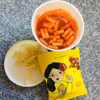 청담동말자싸롱 말자네떡볶이4EA말자네빠삭빠삭감튀5EA — 3점을 준 리뷰어가 2019년 1월 올린 사용 사진