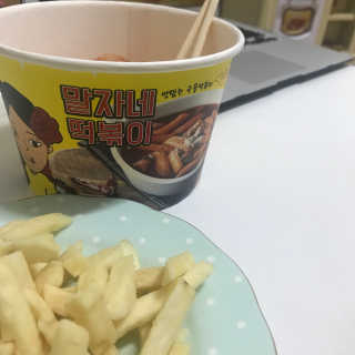청담동말자싸롱 말자네떡볶이4EA말자네빠삭빠삭감튀5EA — 5점을 준 리뷰어가 2019년 1월 올린 사용 사진