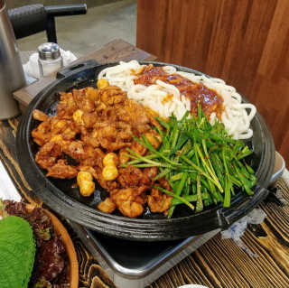 고향원조숯불닭갈비 [고향산천원조숯불닭갈비] 뼈없는 숯불닭갈비 2인세트 — 4점을 준 리뷰어가 2018년 10월 올린 사용 사진