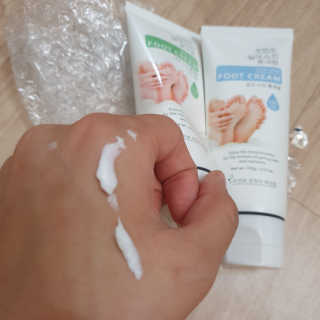 (주)에네스티 에네스티 수안수 실크스킨 풋크림 1+1 — 5점을 준 리뷰어가 2019년 11월 올린 사용 사진