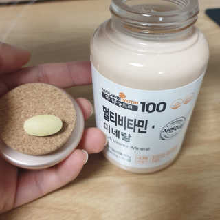 [메이준뉴트리] 멀티비타민and미네랄 1병, 1개월 분 — 5점을 준 리뷰어가 2020년 3월 올린 사용 사진