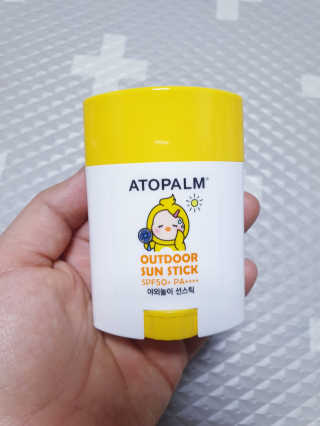 아토팜 야외놀이 선스틱 SPF50+ PA++++ — 5점을 준 리뷰어가 2020년 3월 올린 사용 사진
