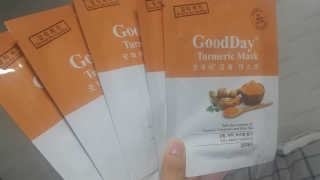 GoodDay Skincare GoodDay 강황 마스크 — 3점을 준 리뷰어가 2019년 5월 올린 사용 사진