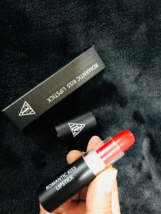 지고트 로맨틱 키스 립스틱 — 5점을 준 리뷰어가 2018년 12월 올린 사용 사진