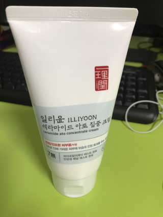일리윤 세라마이드 아토 집중 크림 — 3.67점을 준 리뷰어가 2017년 10월 올린 사용 사진