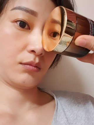 프리미어룩 실크 리프팅 아이 앤 넥 크림 — 5점을 준 리뷰어가 2019년 11월 올린 사용 사진