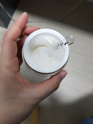 최윤하스텔라 최윤하 만물상 올인원 만능크림 — 4.67점을 준 리뷰어가 2018년 11월 올린 사용 사진