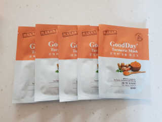 GoodDay Skincare GoodDay 강황 마스크 — 5점을 준 리뷰어가 2019년 5월 올린 사용 사진