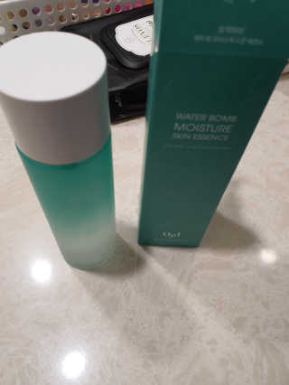 오지아이 워터 밤 모이스처 스킨 에센스 180ml — 5점을 준 리뷰어가 2020년 1월 올린 사용 사진