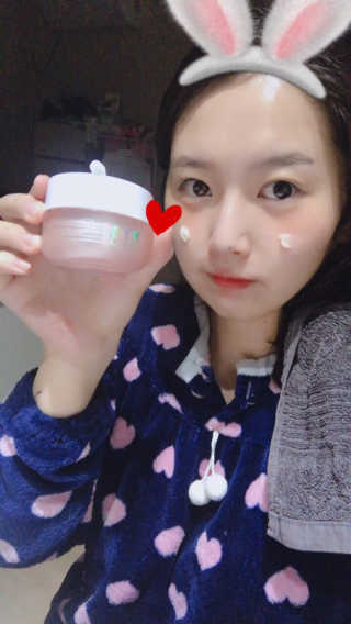 XYZ FORMULA 워터폴 라인 세라크라운 메모리 크림 — 4.67점을 준 리뷰어가 2018년 3월 올린 사용 사진