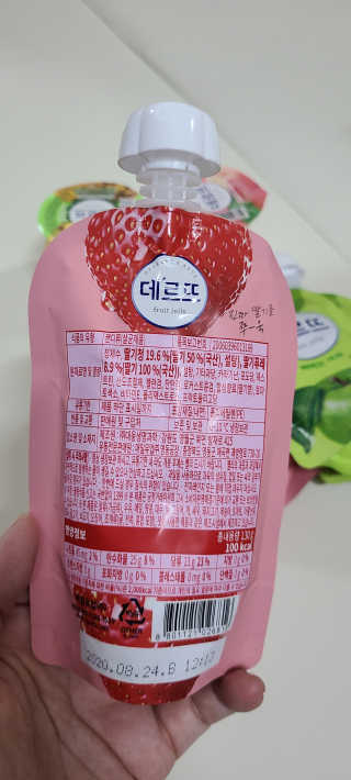 데르뜨 떠먹는 과일 3종, 짜먹는 과일 2종 총 10개 체험 — 5점을 준 리뷰어가 2020년 3월 올린 사용 사진