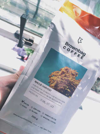 브라운백 커피 가을에 어울리는 원두 3종 — 4.33점을 준 리뷰어가 2018년 9월 올린 사용 사진