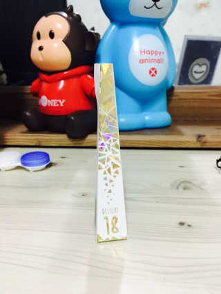 딜라잇18 홀리몰리 글리터라이너 — 3.5점을 준 리뷰어가 2016년 10월 올린 사용 사진