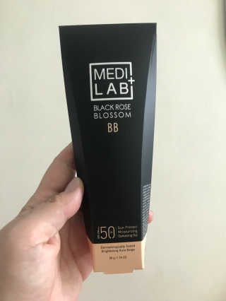 데이셀코스메틱 메디 랩 블랙로즈 블로썸 비비 50g — 4.67점을 준 리뷰어가 2017년 6월 올린 사용 사진