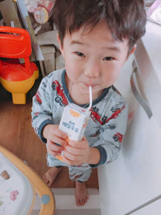 매일우유 멸균 매일우유 저지방 2프로 멸균 핑크퐁 에디션 6입 — 5점을 준 리뷰어가 2018년 1월 올린 사용 사진
