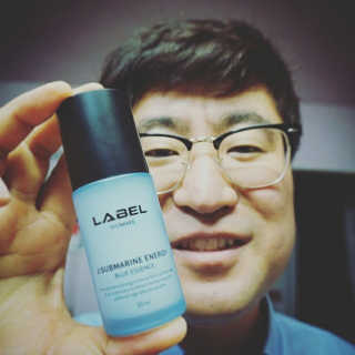 레이블옴므-labelhomme 제이 서브마린 에너지 블루 에센스 — 4.5점을 준 리뷰어가 2017년 2월 올린 사용 사진