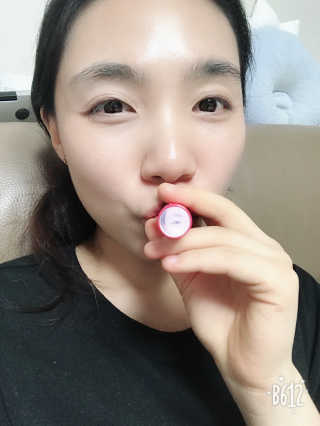 블리스텍스 립 릴리프 크림 립밤, 립 바이브런스 립밤 — 4.33점을 준 리뷰어가 2018년 11월 올린 사용 사진