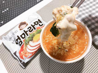 라면 그대로가 제일 맛있는 더엄마라면 — 4점을 준 리뷰어가 2019년 7월 올린 사용 사진
