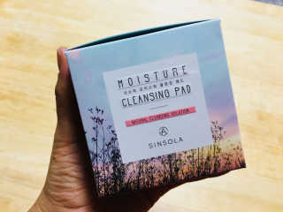 신소라 코스메틱 SINSOLA COSMETIC 신소라 모이스춰 클렌징 패드 — 4.17점을 준 리뷰어가 2017년 11월 올린 사용 사진