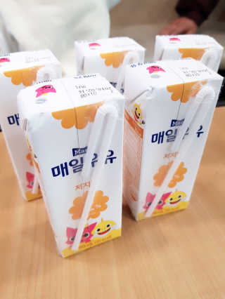 매일우유 멸균 매일우유 저지방 2프로 멸균 핑크퐁 에디션 6입 — 4점을 준 리뷰어가 2017년 12월 올린 사용 사진